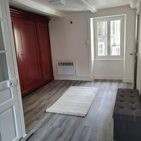 La Maison Aux Volets Rouges *